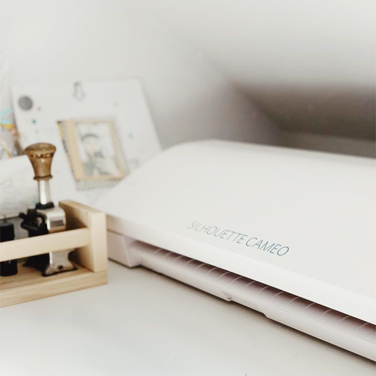 Hello Goldmarie Studio - Silhouette Cameo 3 Plotter